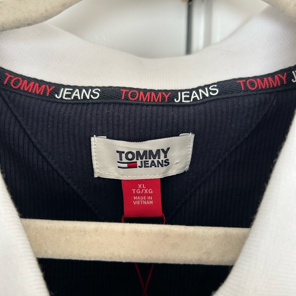 Tommy Jeans Logo Patch Cropped Polo Shirt - Picture 3 of 3